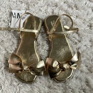 NWT Zara girl bow sandals sz 34 (2.5US)